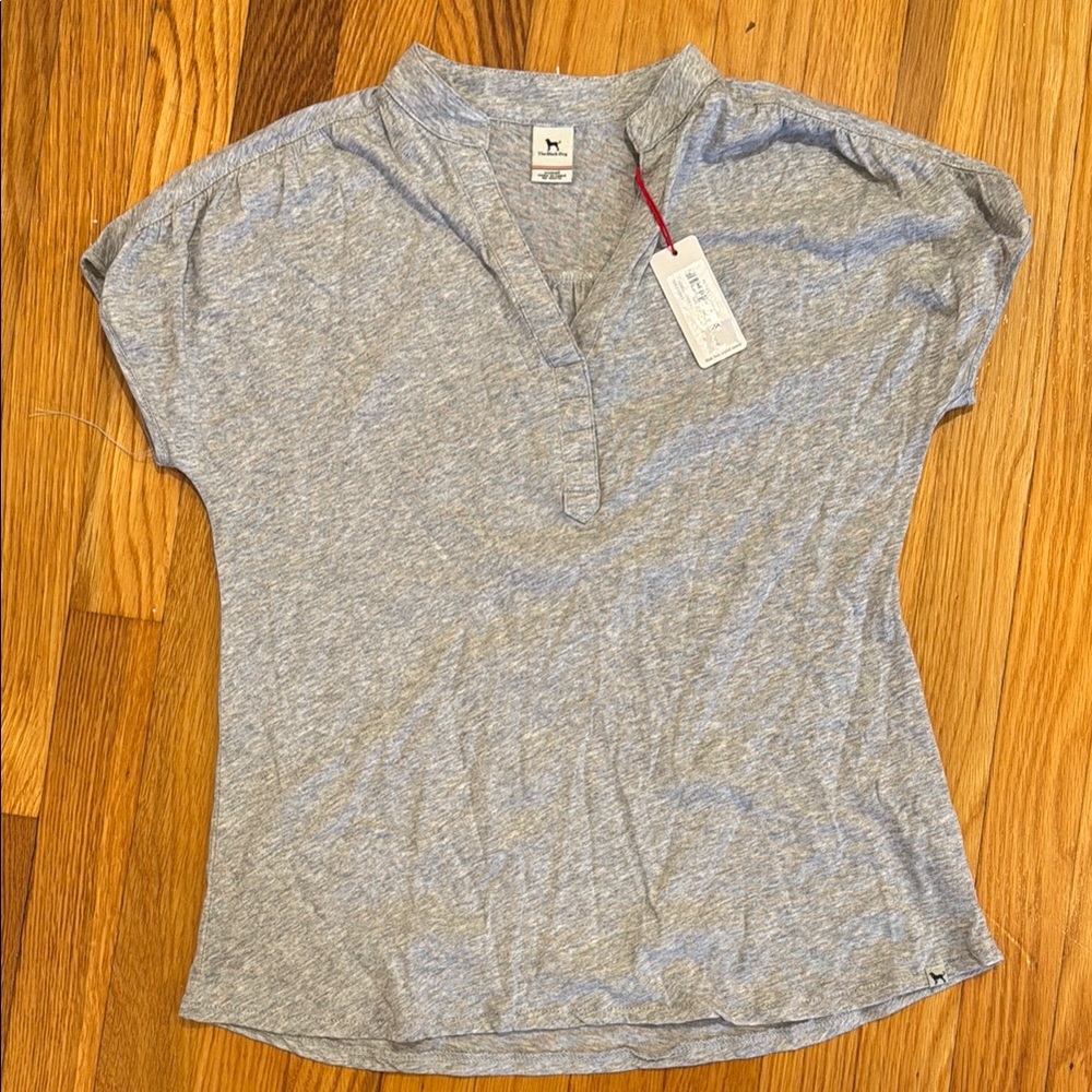 The Black Dog gray T shirt NWT